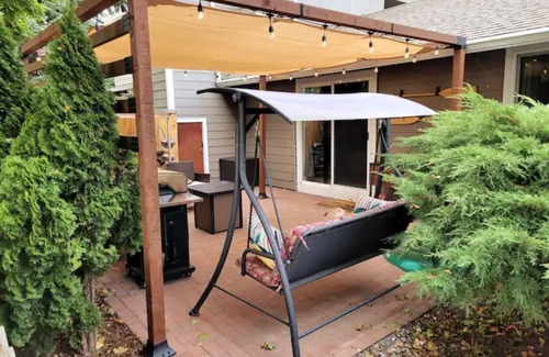 Greenway Apartment | Family-friendly Adventure Awaits by Rec Center Pool & Gym! Patio with Firepits!