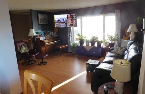 Claresholm House | Family Friendly Air Conditioned Home