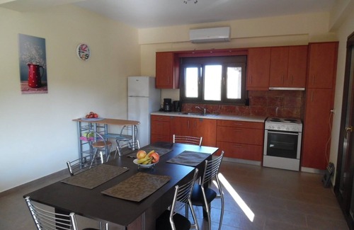 Pitsidia Apartment | Family Friendly Apartment For 6 Persons In A Quiet Village Called Pitsidia