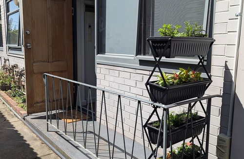 Brunswick Apartment | Family-friendly in a quiet place in Brunswick.