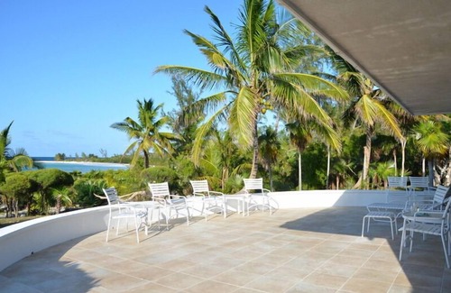 Winding Bay Villa | Family Friendly beachfront villa, pink sand beach on Winding Bay, Eleuthera