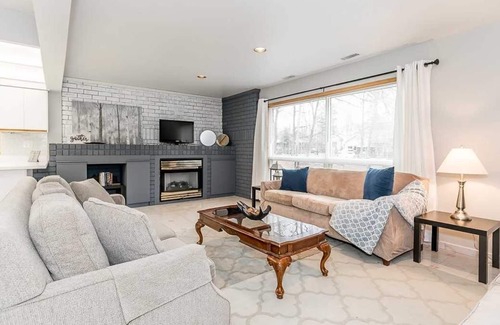 Tiny Cottage | Family Friendly Cottage 4 min walk to Sandy Beach - Sleeps 16!
