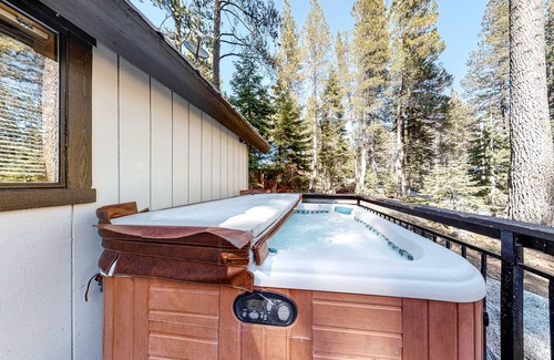 Pla-Vada Woodlands House | Family friendly Cabin with a Private Hot Tub & Private Grill
