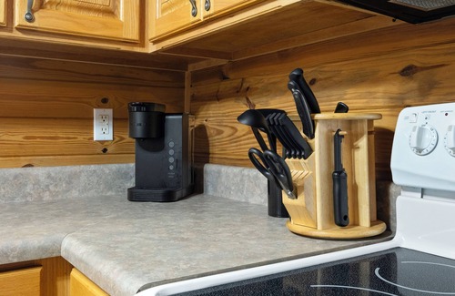 Gadsden Cabin | Family Friendly Cabin a short walk away from Noccalula Falls
