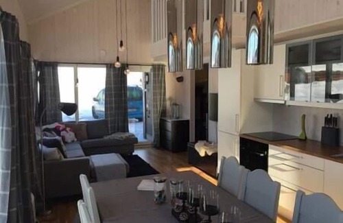 Gol Municipality House | Family-friendly cabin Hemsedal with golf, ski in/out, fireplace and wifi