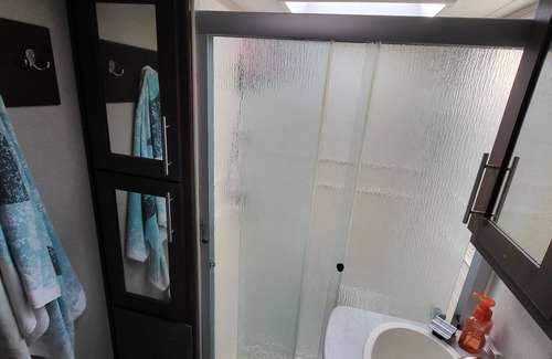 Harris House | Family Friendly-Chill Rv with múltiple sleeping arrangements!