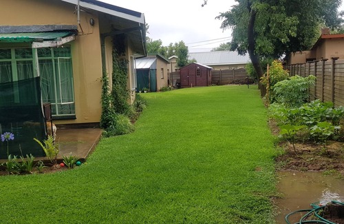 Mahikeng House | Family friendly,clean, spacious,modern,business desk,fast WiFi,secured,quite