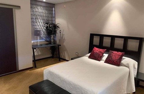 Mahikeng House | Family friendly,clean, spacious,modern,business desk,fast WiFi,secured,quite