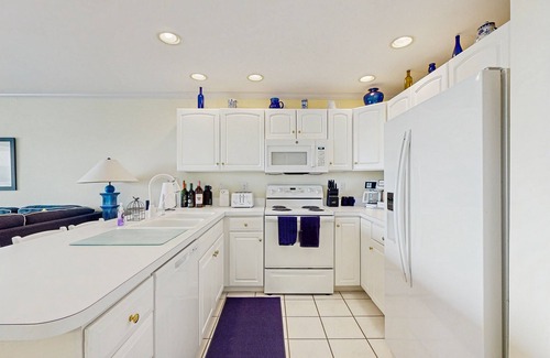 Heron Harbour Isle Condo | Family-friendly condo with beach access, pools, covered deck, W/D & AC