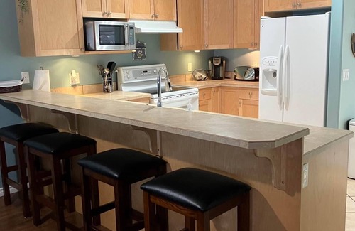 Sicamous Condo | Family Friendly Condo. Located directly on the Narrows of the Shuswap.