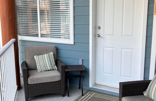 Sicamous Condo | Family Friendly Condo. Located directly on the Narrows of the Shuswap.