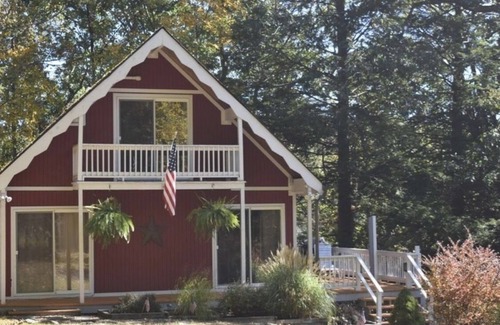 Bushkill House | Family friendly, cozy chalet minutes from Shawnee Mt. and Bushkill Falls