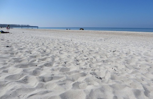 Alt Gaarz Villa | Family-friendly comfort apartment, 100 m to the Baltic Sea beach, with lagoon view