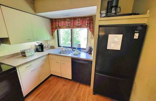 Lincoln House | Family friendly, deck, woods view, AC, pool access, near Loon. C011E by LRS