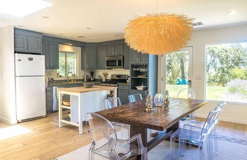 Healdsburg House | Family-Friendly Dry Creek Valley Retreat w/Amazing Views <15 Minutes To Square