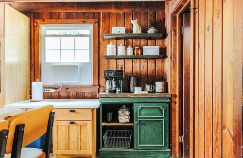Luray House | Family Friendly Farmhouse on FENCED 16 Acres with Trails