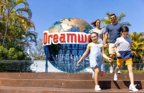 Upper Coomera House | Family Friendly Funhouse close to All Theme Parks