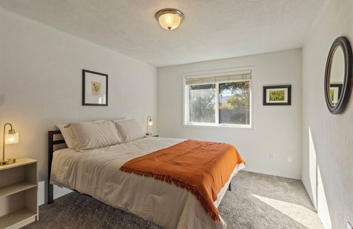 Central Point House | Family Friendly Great Location Inviting and Comfortable Lovely Clean Home