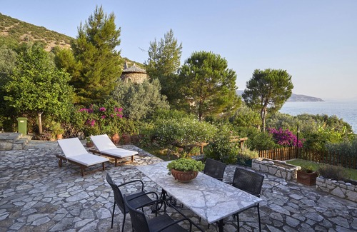 North Kynouria Villa | Family-friendly residence with gardens by the sea, in front of an isolated beach