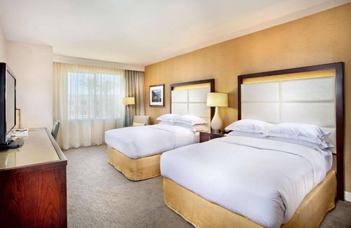 Carlsbad Hotel | Family-friendly Haven: Swimming Pool, Pets Allowed, Near South State Beach!