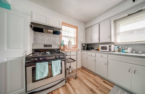 Erie House | Family-Friendly Hideaway Near Presque Isle!