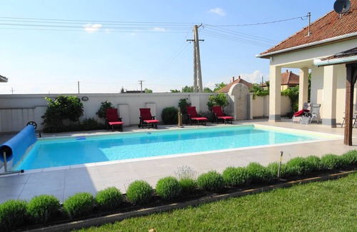 Poroszlo Villa | Family-friendly holiday home with heated swimming pool for 11 people + 2 children