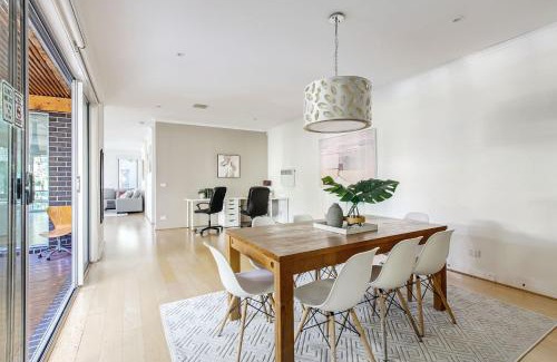 Maidstone House | Family-Friendly Home with Alfresco Patio & BBQ