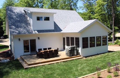 Harbert House | Family friendly home - Just a short walk to the beach!