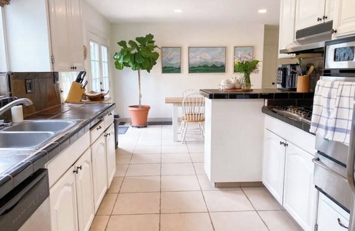 Salinas House | Family Friendly Homestead + 2 Aquarium Passes located 25 minutes from Monterey