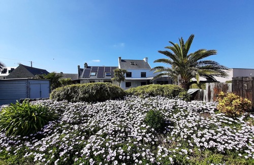 Plouescat House | "Family-Friendly House with Heated Pool & Private Garden – Close to the Beach"