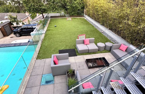 Burnaby House | Family Friendly Modern Luxury with Pool and Expansive City and Mountain Scapes