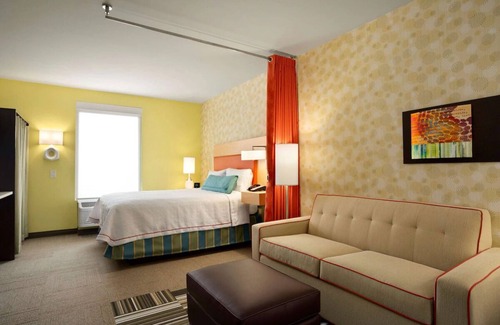 Greensboro Hotel | Family-friendly Oasis Near Piedmont Triad Airport. Pets Allowed, Indoor Pool!