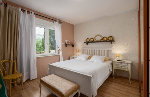 Srinjine House | Family friendly place to relax and enjoy the swimming, sunshine and tranquillity