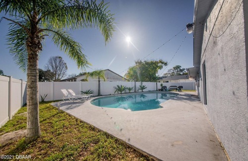 Winter Woods House | Family-friendly Poolside Paradise 4bd/2bth