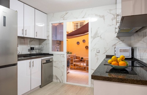 Fuengirola Apartment | Family-Friendly : Renovated 110m2 Apartment with A/C, Wheelchair Access, Pool