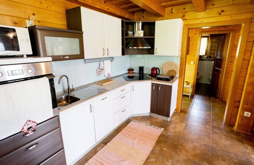 Lasko Apartment | Family-Friendly Retreat In Untouched Nature,10 Minutes from Three Water Parks.