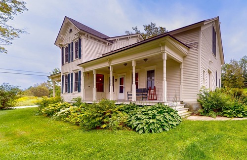 Mount Holly House | Family-friendly, rural home with work spaces, gym room & hammock - dog-friendly