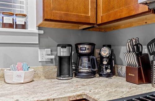 Southwest Garden Apartment | Family Friendly, Safe & Comfy near Botanical Gardens and Tower Grove Park
