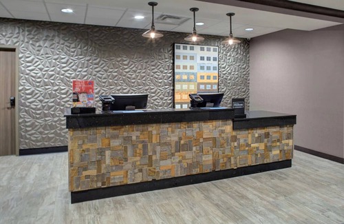 Columbus Hotel | Family-Friendly Suite | Free Parking & Free Breakfast | Minutes from Downtown