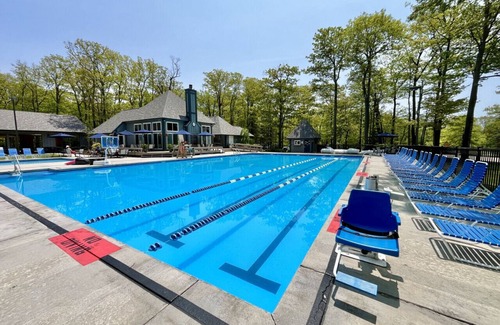 Jefferson Township House | Family-Friendly Summer Getaway w/Pool Access, Hot Tub & Fire Pit 🏊‍♀️🛁🔥