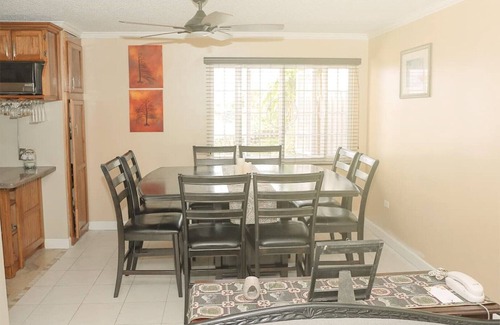Beverly Hills Condo | Family Friendly Townhouse with Mountain View