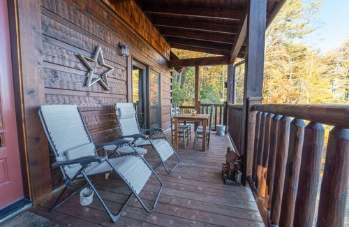 Hendersonville Cabin | Family-Friendly Log Cabin with Hot Tub, Fire Pit & Game Room – Pet Welcome!
