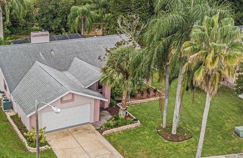 Elfers House | Family friendly pool home/3 bed 2 bath/pet friendly/near Beaches and Tampa