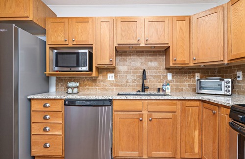 South Kansas City House | Family Friendly Kansas City Ranch in the Center of it All