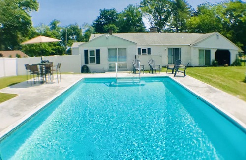 Kenyon House | Family Friendly get away by the coast with the pool to relax at in the evening