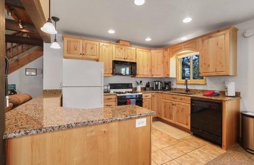 Montgomery Estates Cabin | Family Friendly-Great Location-AC Prestigious Neighborhood; 3 miles to lake