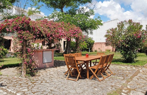 Alcobaca House | Family-Friendly Vacation Home 'Casa Alfeizerão' with Garden & Wi-Fi