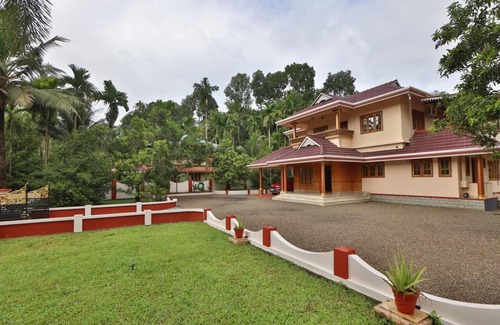 Kuttattukulam Villa | Family-friendly villa with relaxing pool in Ernakulam