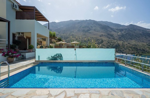 Kavallos Villa | Family Friendly Villa Bluefairy w/Pool, walk to Restaurants, 5 km to the Beach