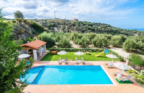 Kirianna Villa | Family Friendly villa private pool, Children Area, BBQ, Garden, 5km to the beach